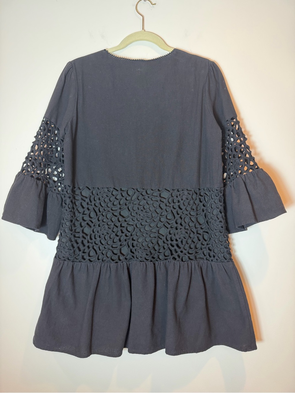 Tyler Böe Black Crochet Lace Insert V-Neck Sheath Dress Boho Size Medium - Picture 4 of 9